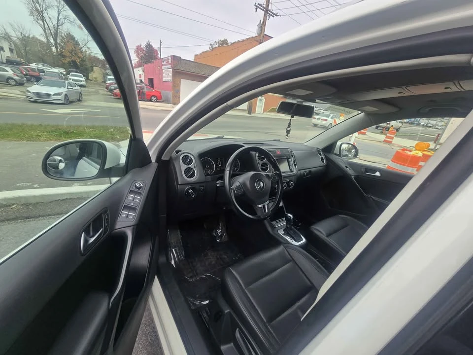 2011 Volkswagen Tiguan - Image 11 of 13