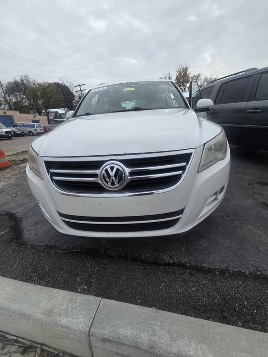 2011 Volkswagen Tiguan - Image 3 of 13