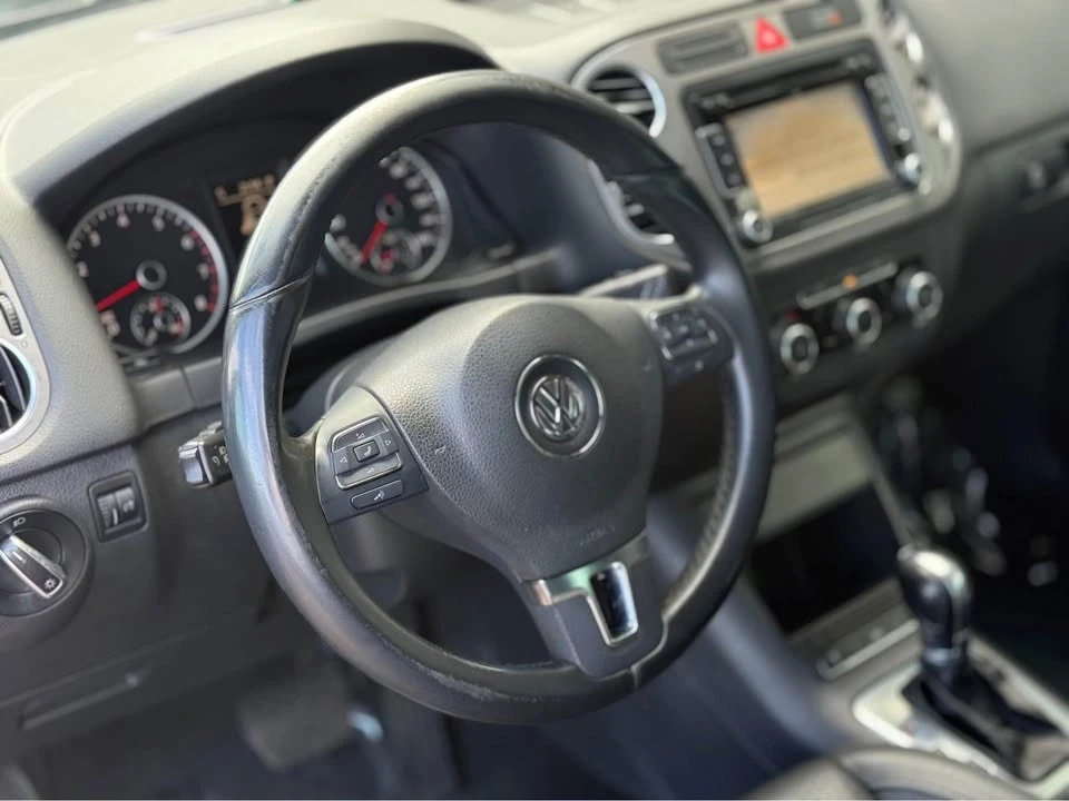 2011 Volkswagen Tiguan - Image 8 of 17