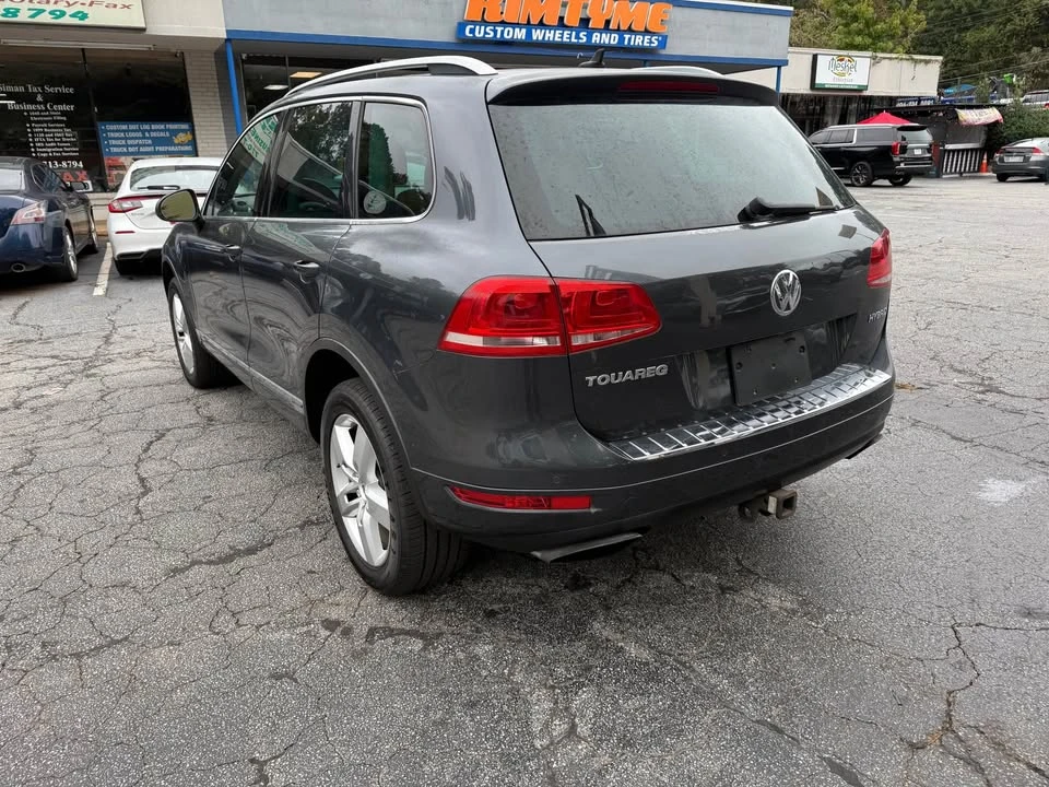 2011 Volkswagen Touareg - Image 8 of 12