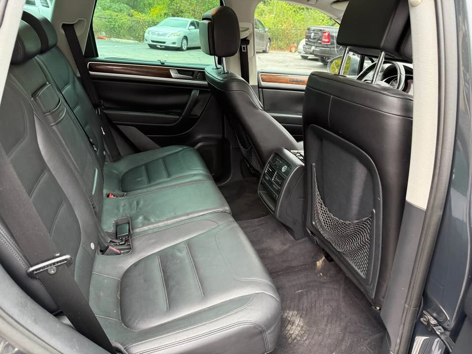 2011 Volkswagen Touareg - Image 11 of 12