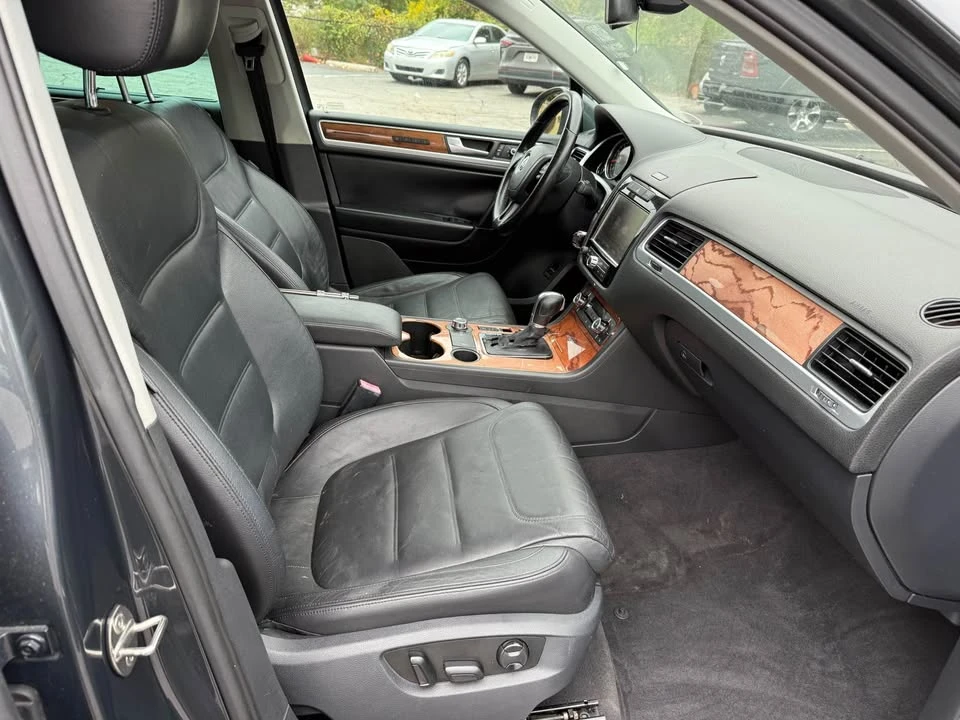 2011 Volkswagen Touareg - Image 10 of 12