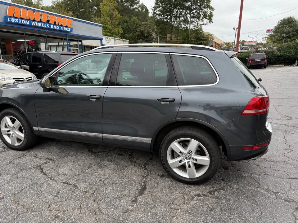 2011 Volkswagen Touareg - Image 7 of 12