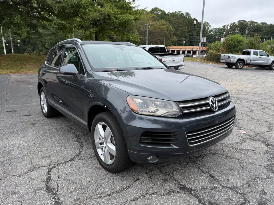 2011 Volkswagen Touareg - Image 2 of 12