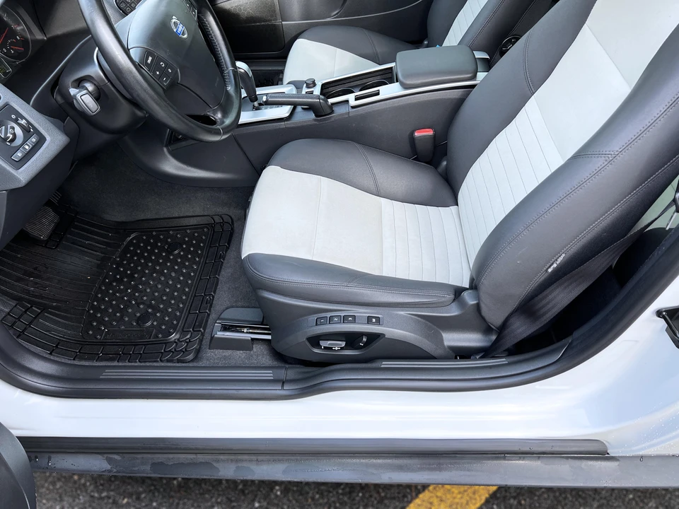 2011 Volvo C30 - Image 26 of 31