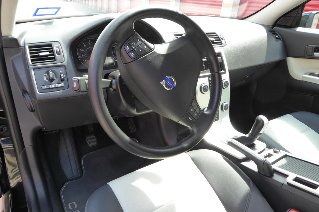 2011 Volvo C30 - Image 6 of 9