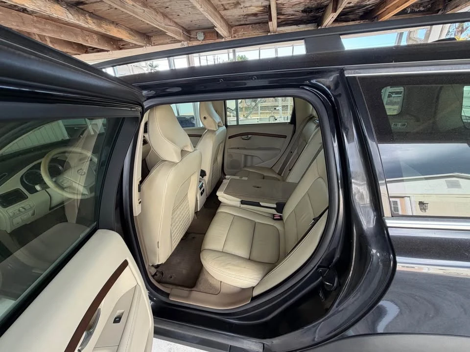2011 Volvo C70 2nd Gen - Image 2 of 5