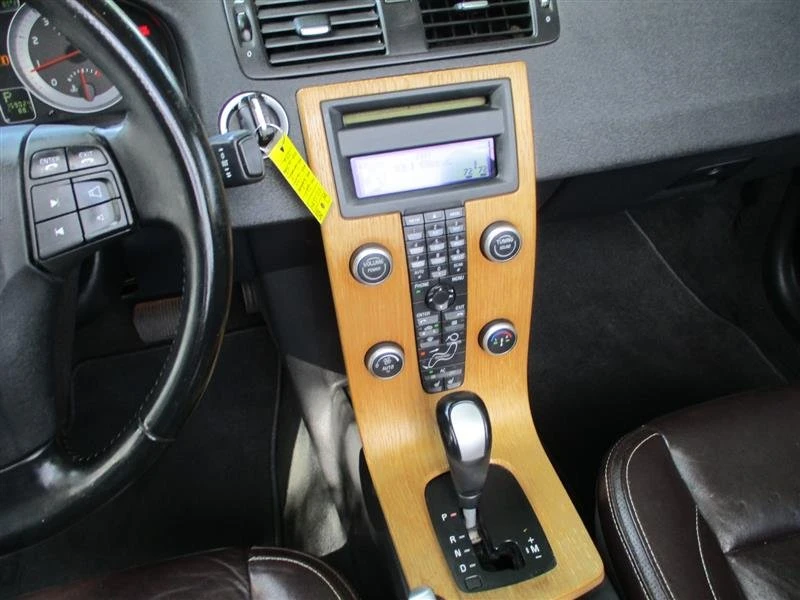 2011 Volvo C70 2nd Gen - Image 13 of 20