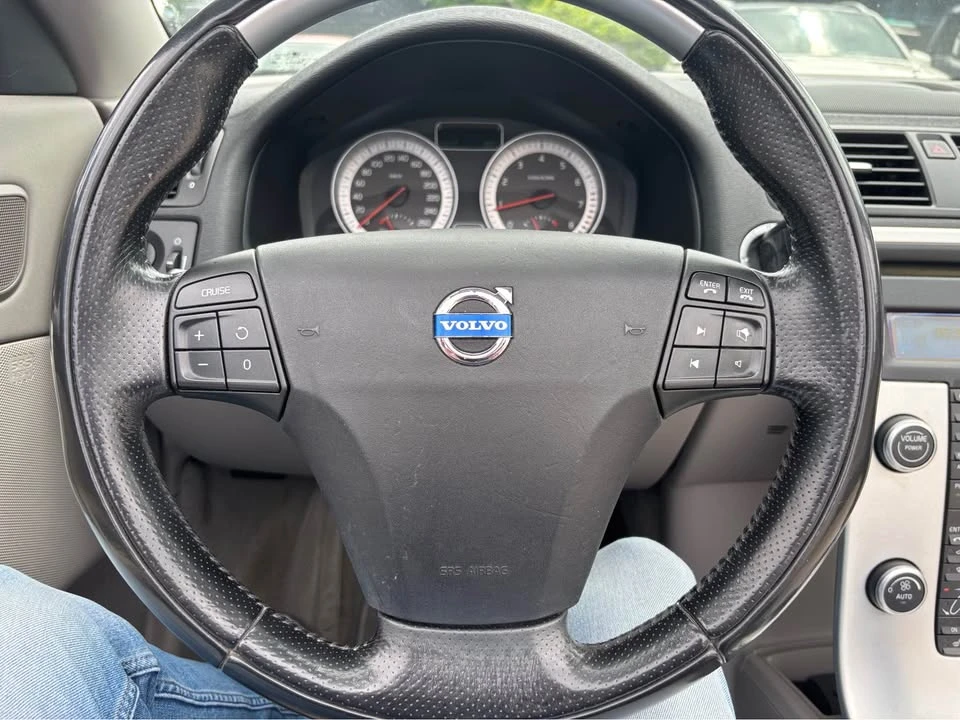 2011 Volvo C70 2nd Gen - Image 14 of 17