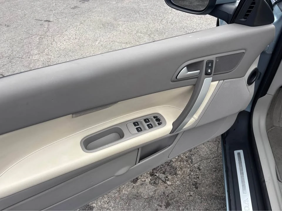 2011 Volvo C70 2nd Gen - Image 11 of 17