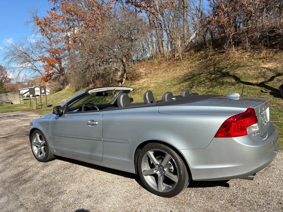 2011 Volvo C70 2nd Gen - Image 17 of 21