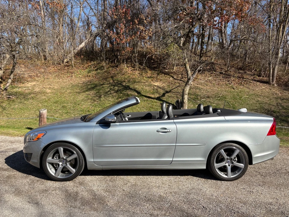 2011 Volvo C70 2nd Gen - Image 16 of 21
