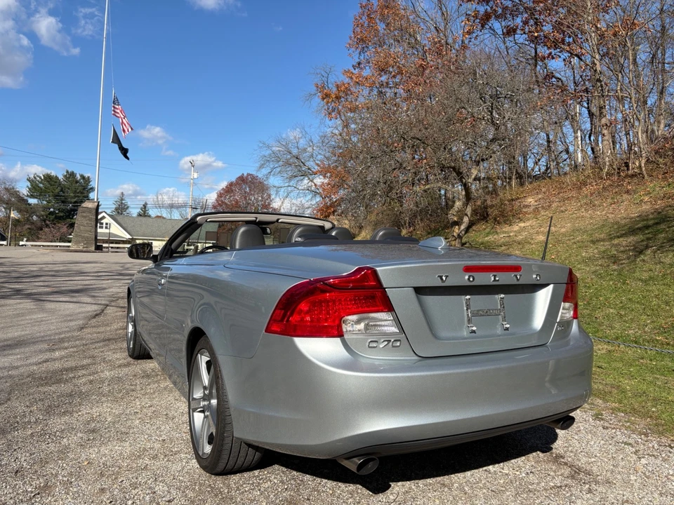 2011 Volvo C70 2nd Gen - Image 18 of 21