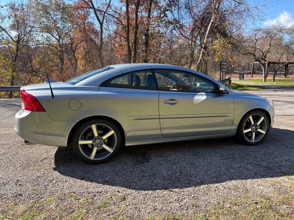 2011 Volvo C70 2nd Gen - Image 10 of 21