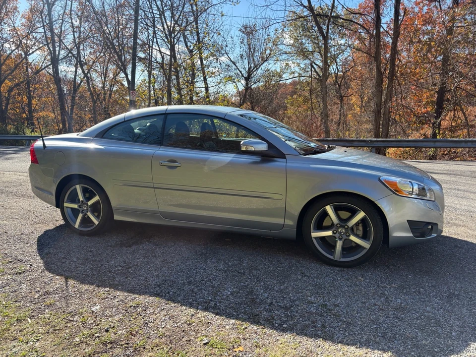 2011 Volvo C70 2nd Gen - Image 11 of 21