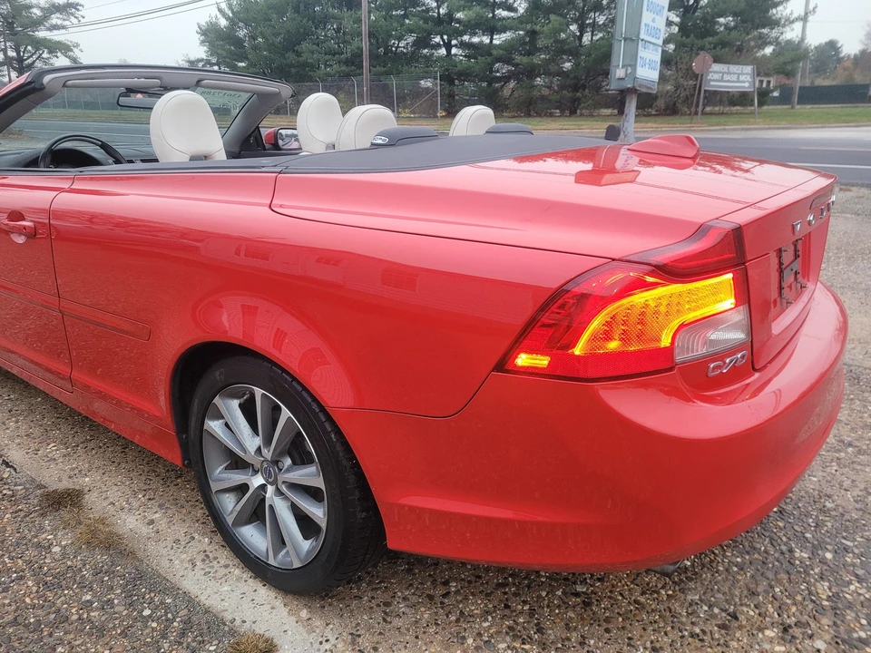2011 Volvo C70 2nd Gen - Image 22 of 31