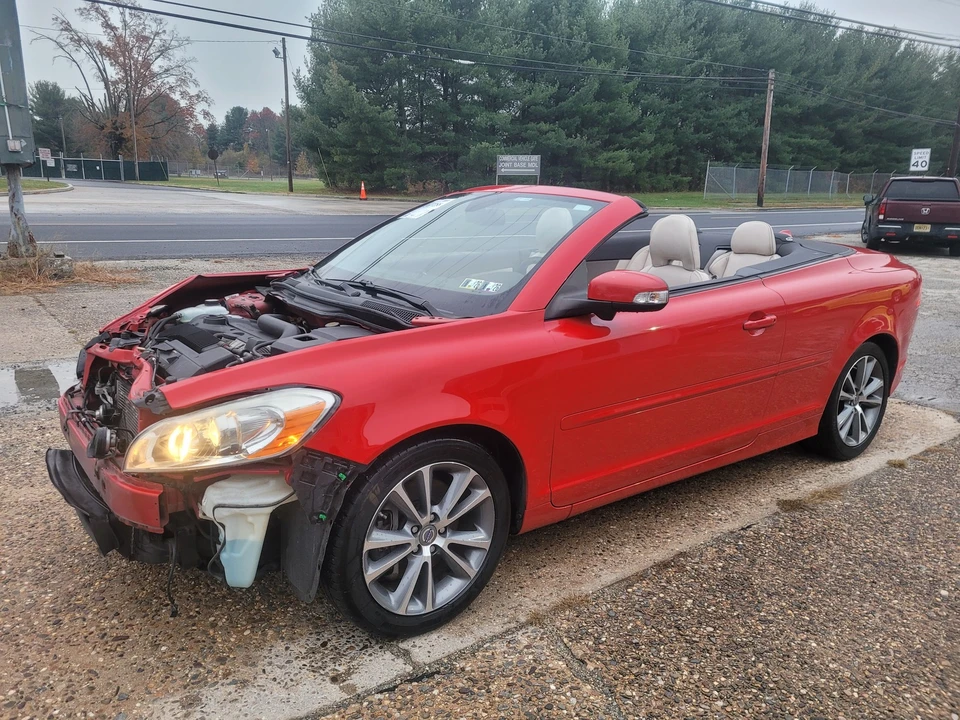 2011 Volvo C70 2nd Gen - Image 2 of 31