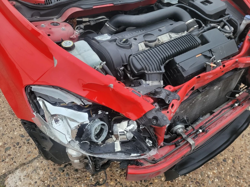 2011 Volvo C70 2nd Gen - Image 17 of 31
