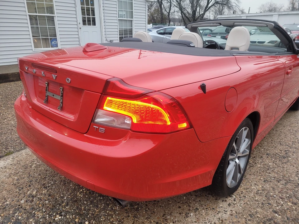 2011 Volvo C70 2nd Gen - Image 21 of 31