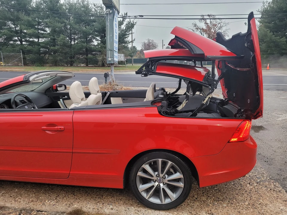 2011 Volvo C70 2nd Gen - Image 23 of 31