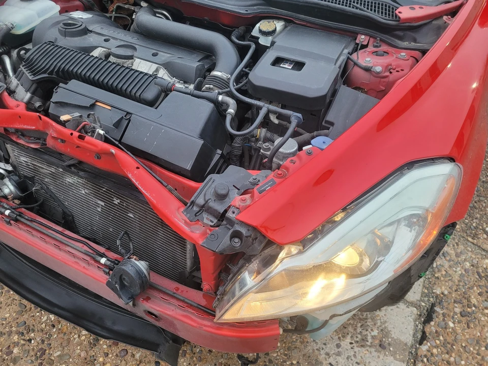2011 Volvo C70 2nd Gen - Image 18 of 31