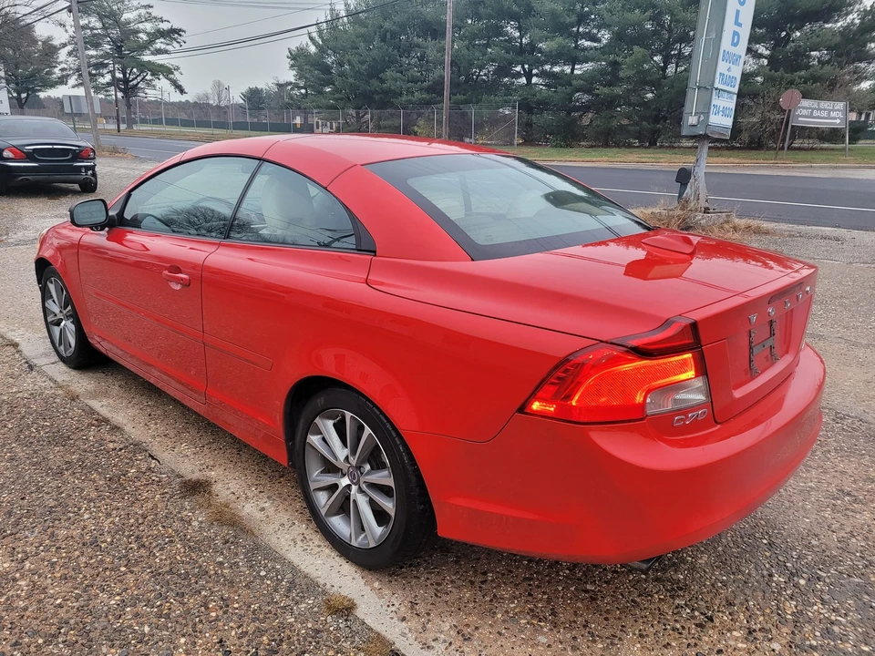 2011 Volvo C70 2nd Gen - Image 25 of 31