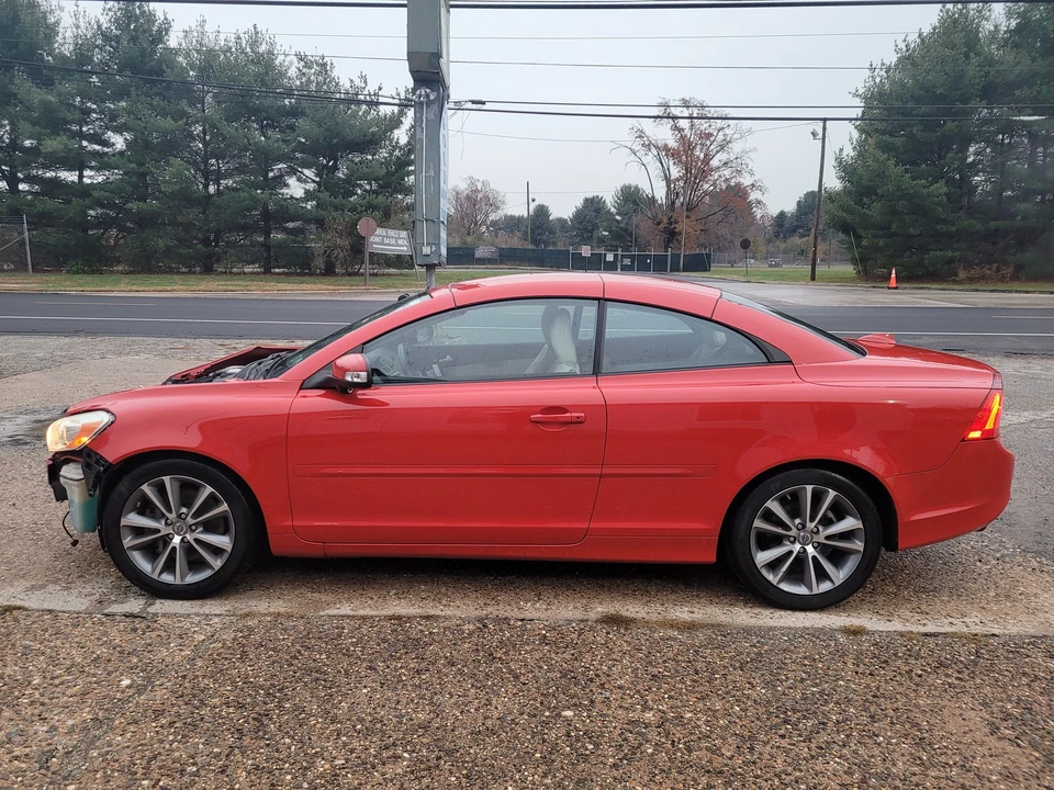 2011 Volvo C70 2nd Gen - Image 24 of 31