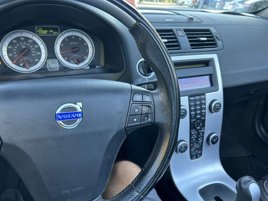 2011 Volvo C70 2nd Gen - Image 24 of 31