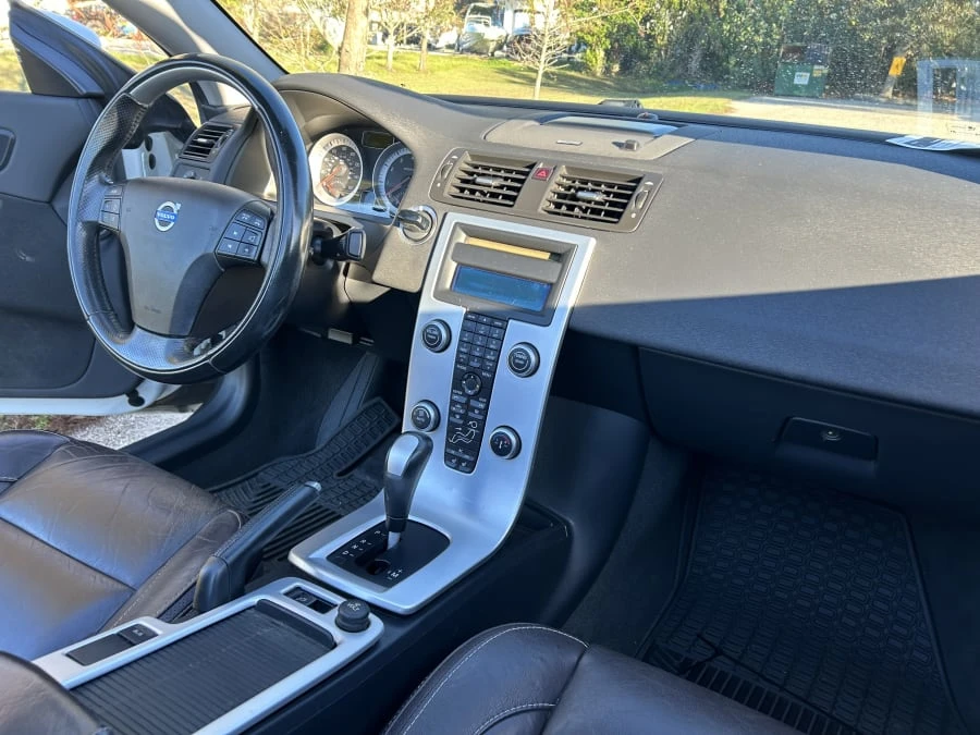 2011 Volvo C70 2nd Gen - Image 28 of 31