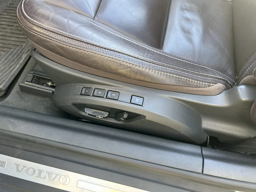 2011 Volvo C70 2nd Gen - Image 22 of 31