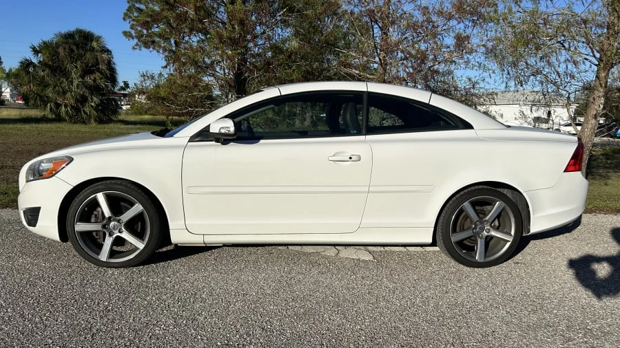 2011 Volvo C70 2nd Gen - Image 2 of 31