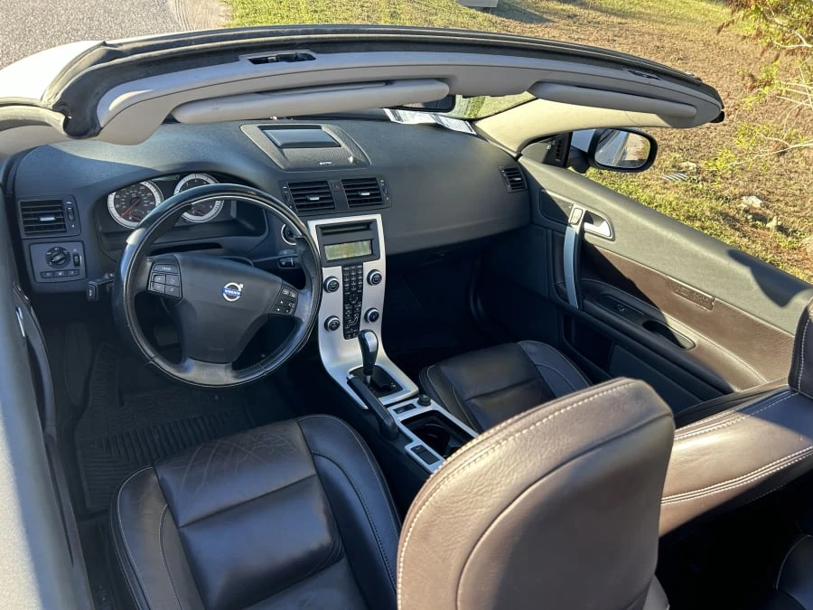 2011 Volvo C70 2nd Gen - Image 17 of 31