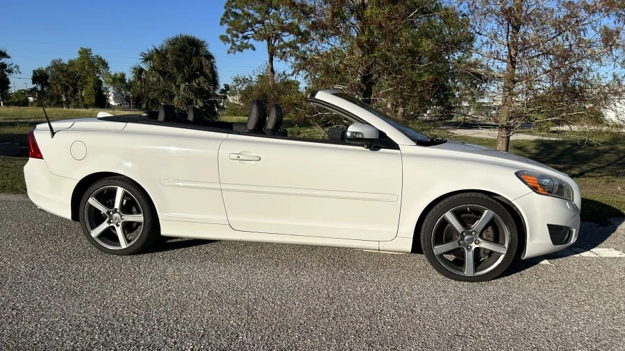 2011 Volvo C70 2nd Gen - Image 16 of 31