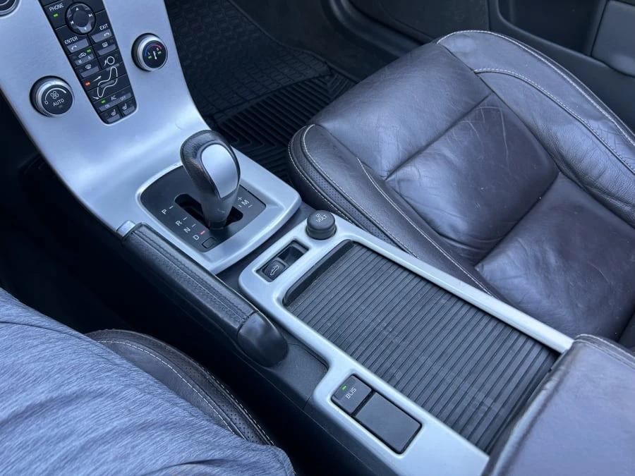 2011 Volvo C70 2nd Gen - Image 11 of 31