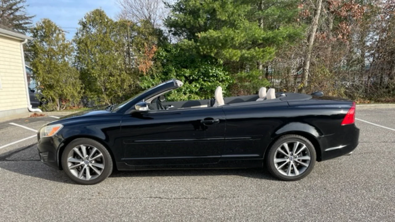 2011 Volvo C70 2nd Gen - Image 2 of 20