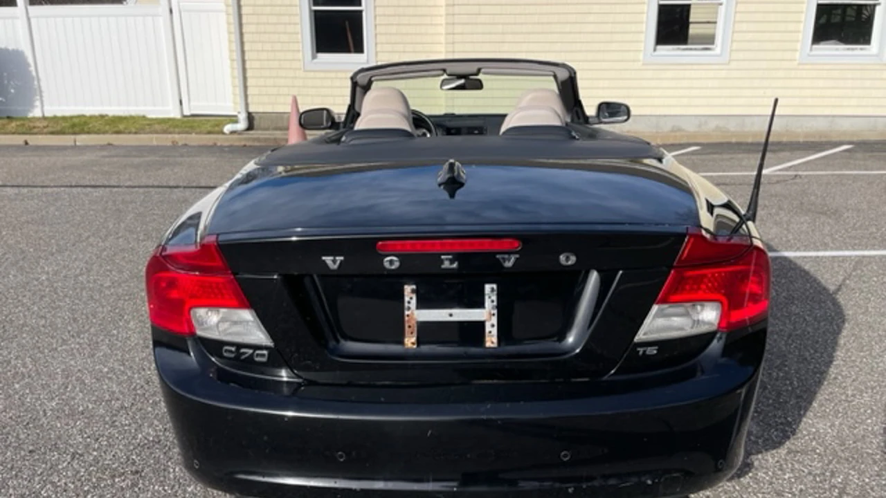 2011 Volvo C70 2nd Gen - Image 9 of 20
