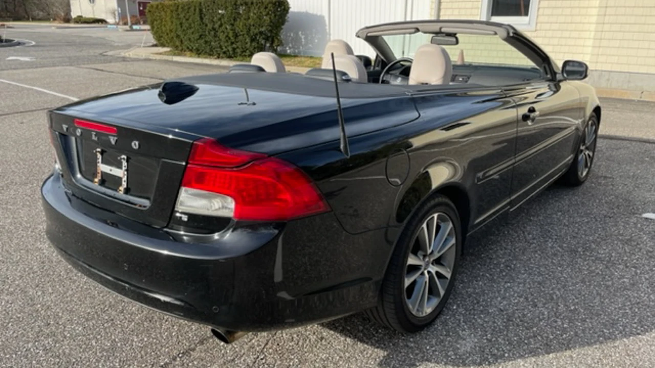 2011 Volvo C70 2nd Gen - Image 10 of 20