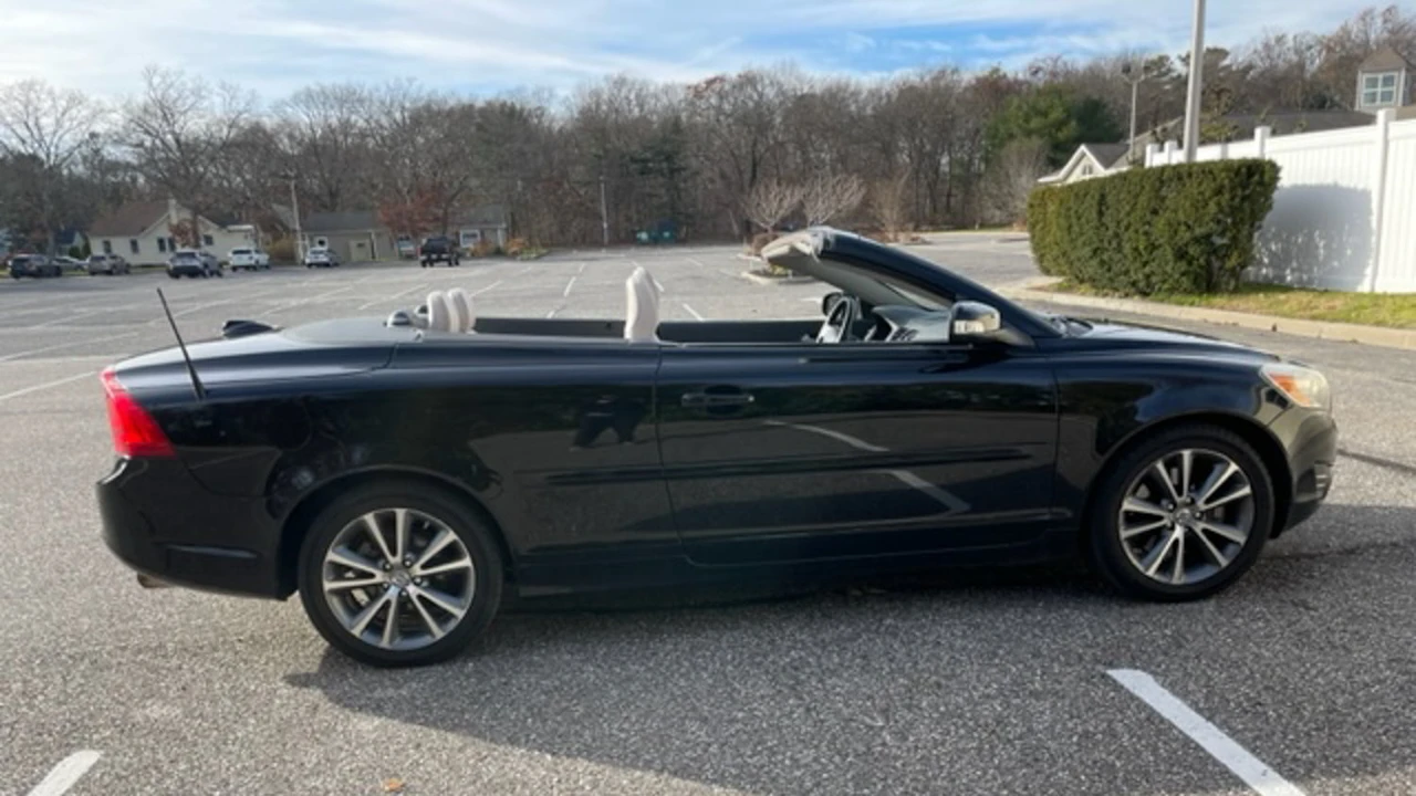 2011 Volvo C70 2nd Gen - Image 11 of 20