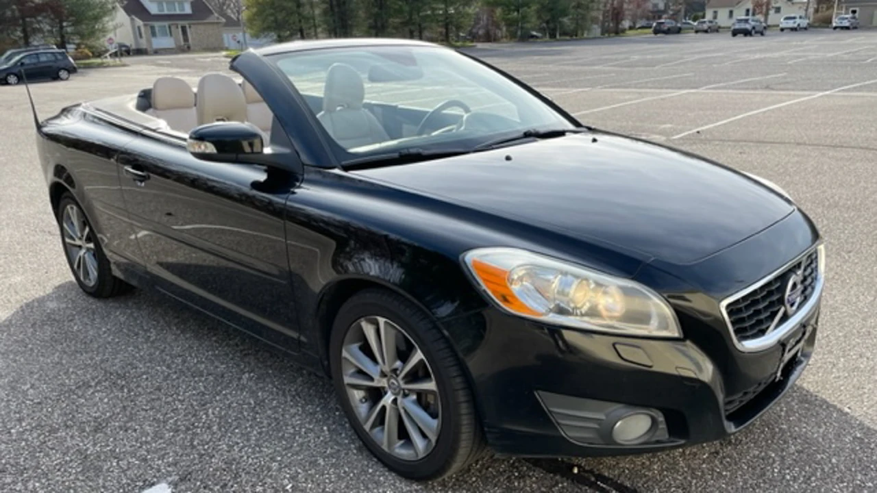 2011 Volvo C70 2nd Gen - Image 12 of 20
