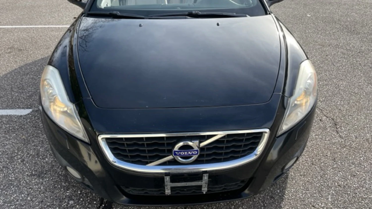 2011 Volvo C70 2nd Gen - Image 13 of 20