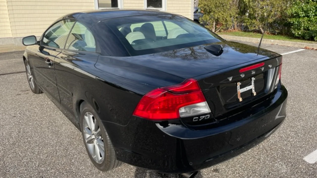 2011 Volvo C70 2nd Gen - Image 15 of 20