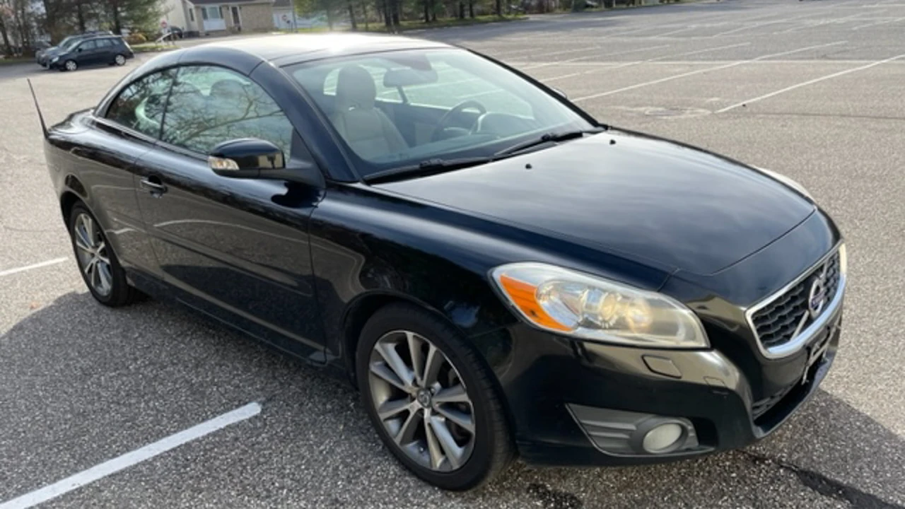 2011 Volvo C70 2nd Gen - Image 17 of 20