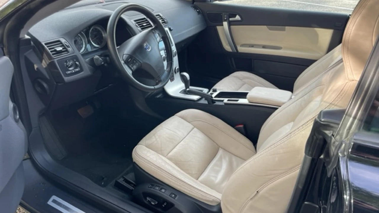 2011 Volvo C70 2nd Gen - Image 4 of 20