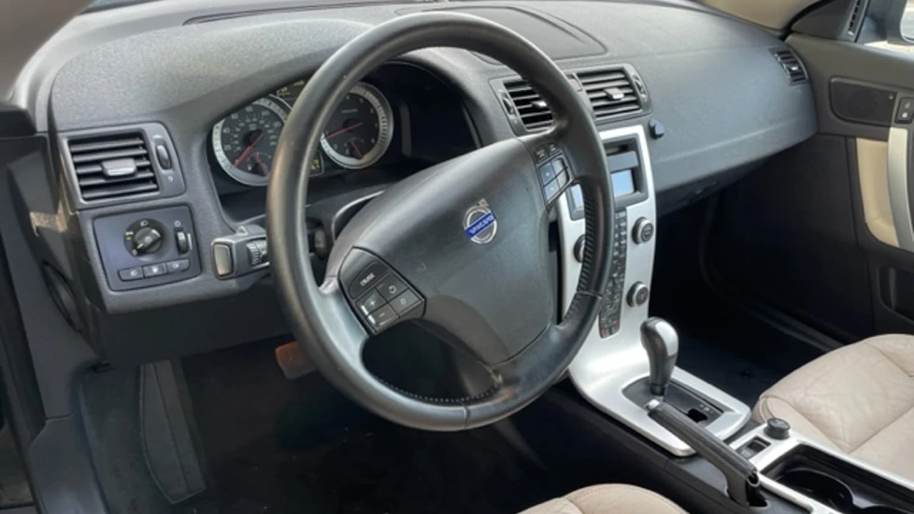 2011 Volvo C70 2nd Gen - Image 18 of 20