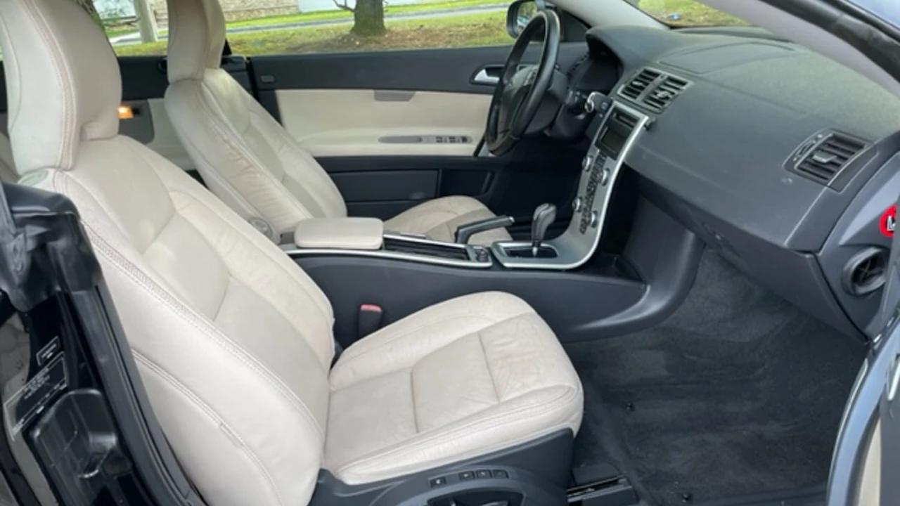 2011 Volvo C70 2nd Gen - Image 5 of 20