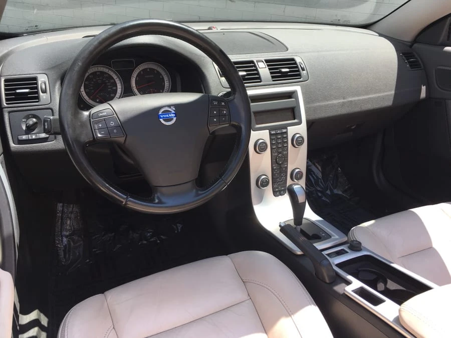2011 Volvo C70 2nd Gen - Image 3 of 10