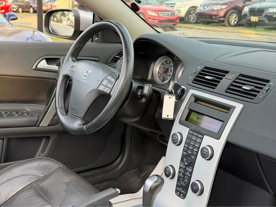 2011 Volvo C70 2nd Gen - Image 16 of 20