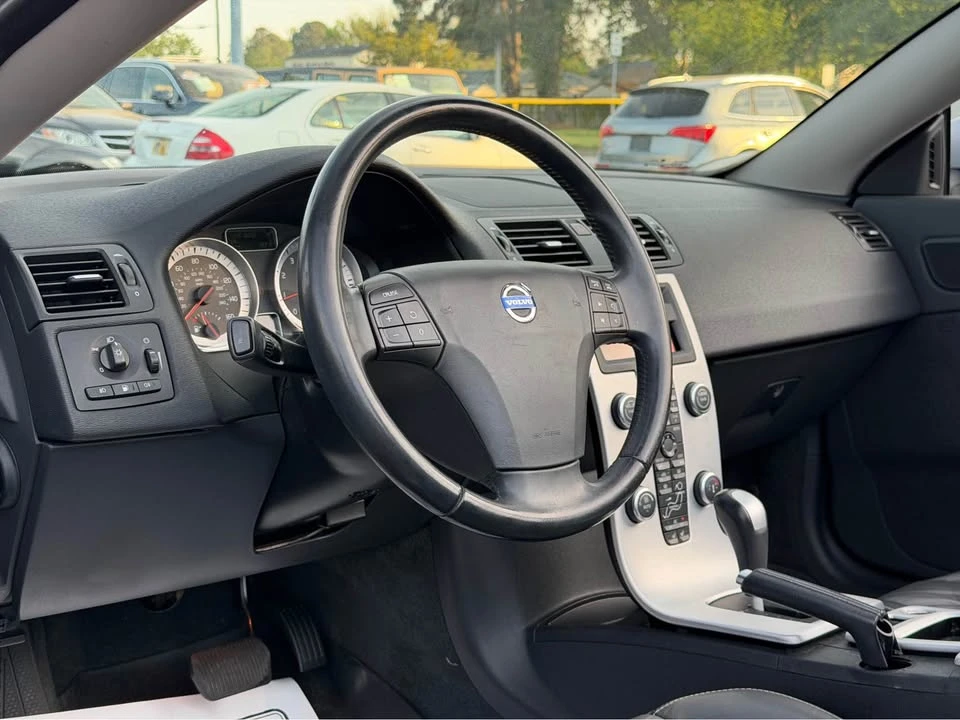 2011 Volvo C70 2nd Gen - Image 17 of 20
