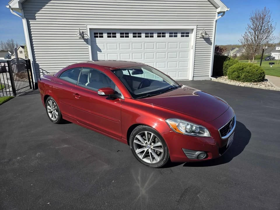 2011 Volvo C70 2nd Gen - Image 2 of 3