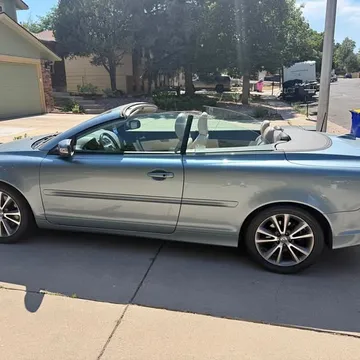 2011 Volvo C70 T5 Convertible 2D